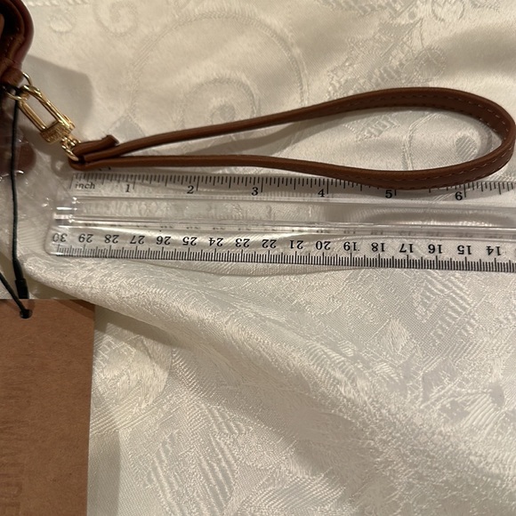 Brand new Steve Madden clutch wristlets bag with flower design - Picture 9 of 9